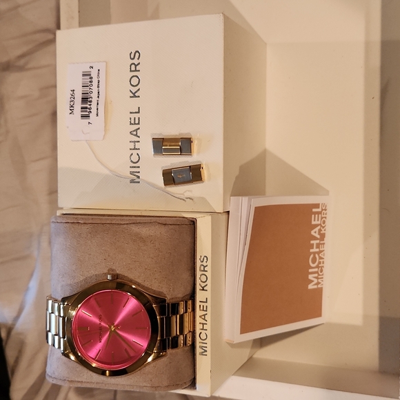MICHAEL KORS WOMANS GOLD TONE WATCH # 3264- PINK. Box & tags. - Picture 1 of 9
